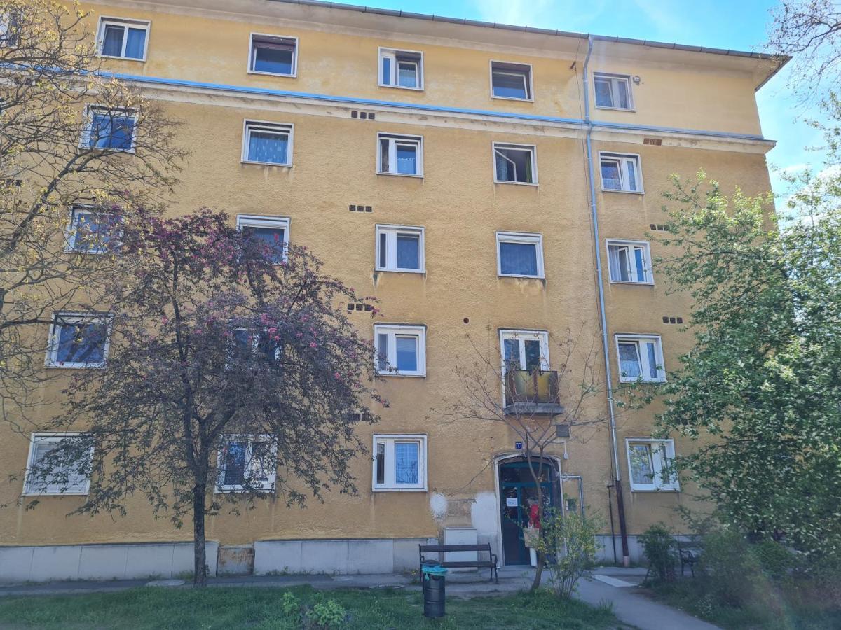 Tatabánya Újvárosi lakás Exterior foto